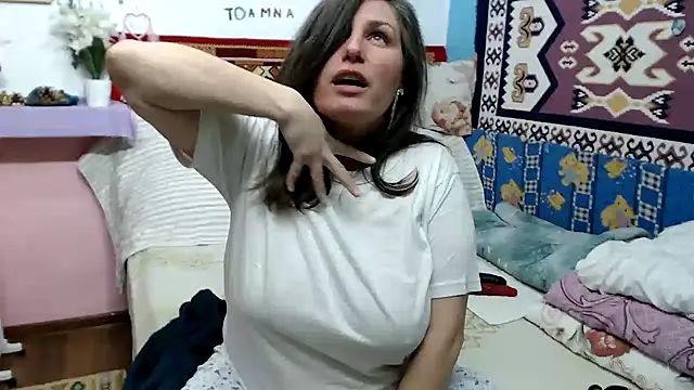 Adelinemilf online show from March 18, 2026, 11:57 am