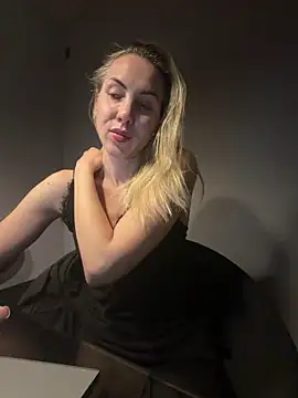 Snapshot of ElenaWhitmore chatting on June 12, 2026, 10:30 pm ElenaWhitmore online show from June 12, 2026, 10:30 pm