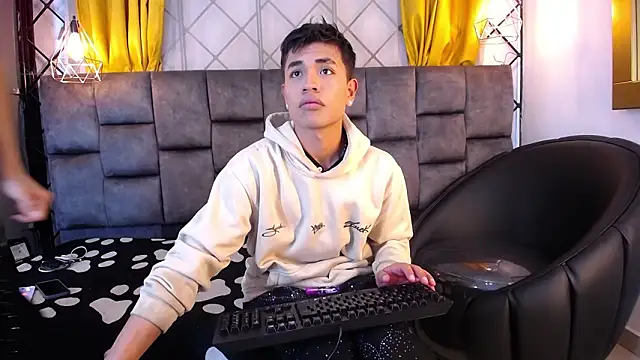 Snapshot of Maik_Russo chatting on February 3, 2026, 11:48 am Maik Russo online show from February 3, 2026, 11:48 am