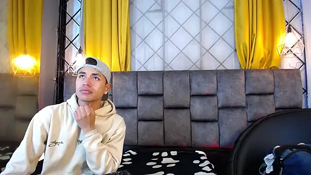 Snapshot of Maik_Russo chatting on February 4, 2026, 11:16 am Maik Russo online show from February 4, 2026, 11:16 am