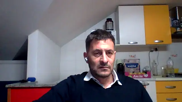 Snapshot of colosone chatting on December 15, 2025, 9:52 pm colosone online show from December 15, 2025, 9:52 pm