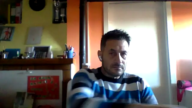 Snapshot of colosone chatting on December 17, 2025, 10:10 am colosone online show from December 17, 2025, 10:10 am