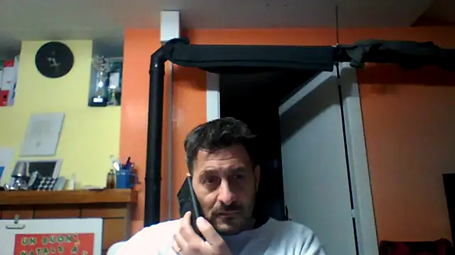 Snapshot of colosone chatting on January 6, 2026, 9:39 pm colosone online show from January 6, 2026, 9:39 pm