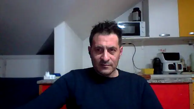 Snapshot of colosone chatting on March 4, 2026, 8:26 pm colosone online show from March 4, 2026, 8:26 pm