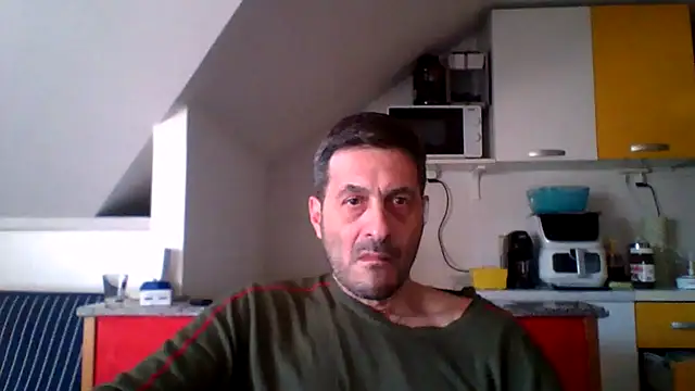 Snapshot of colosone chatting on March 25, 2026, 7:58 am colosone online show from March 25, 2026, 7:58 am