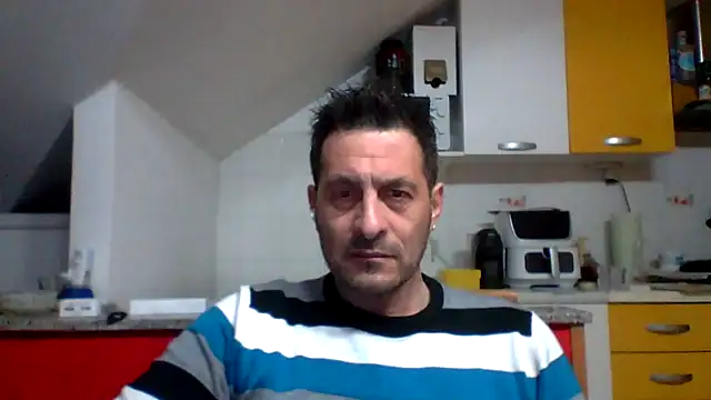 Snapshot of colosone chatting on March 29, 2026, 9:26 pm colosone online show from March 29, 2026, 9:26 pm