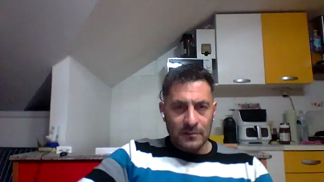 Snapshot of colosone chatting on April 1, 2026, 8:17 pm colosone online show from April 1, 2026, 8:17 pm