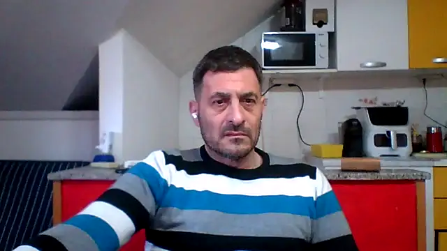 Snapshot of colosone chatting on April 3, 2026, 4:16 pm colosone online show from April 3, 2026, 4:16 pm