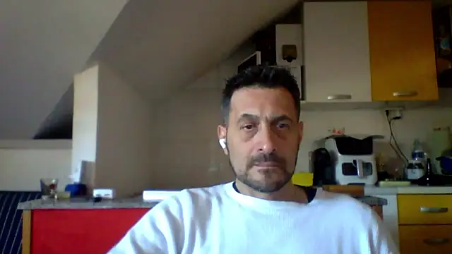 Snapshot of colosone chatting on April 8, 2026, 10:59 am colosone online show from April 8, 2026, 10:59 am