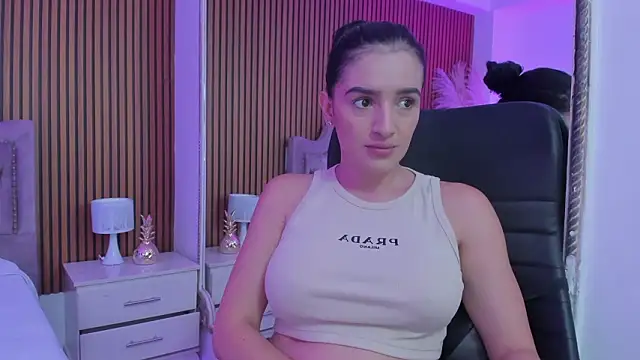 Violett hott  online show from March 21, 2026, 12:43 pm