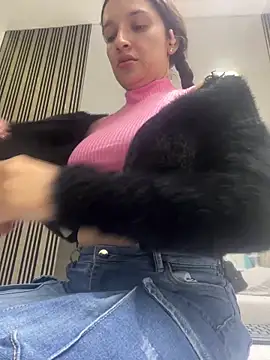 Violett hott  online show from April 18, 2026, 11:47 am