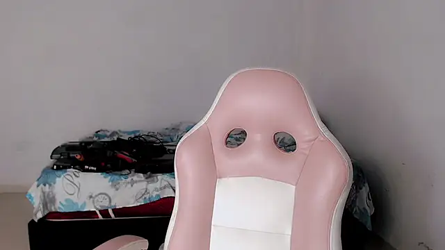 linda brown  online show from April 23, 2026, 12:15 pm