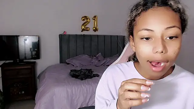 Snapshot of linda_brown_ chatting on May 26, 2026, 12:23 pm linda brown online show from May 26, 2026, 12:23 pm