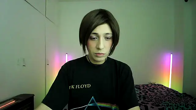 HoneyValentine online show from February 13, 2026, 9:44 pm