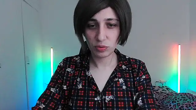 HoneyValentine online show from March 18, 2026, 7:39 pm