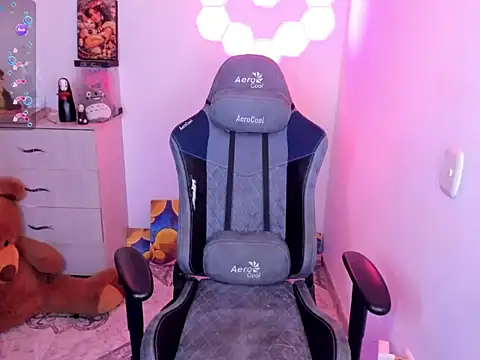 emillyaqua online show from March 20, 2026, 10:14 pm