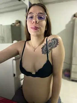 NatalyPinky online show from April 25, 2026, 2:58 am