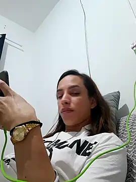 ofjuliaa online show from March 29, 2026, 4:01 am