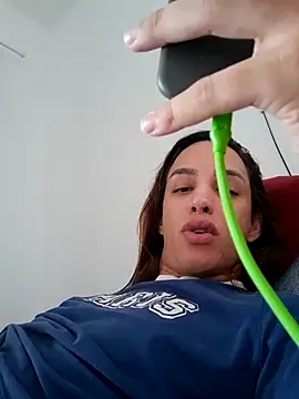 ofjuliaa online show from April 20, 2026, 3:04 pm