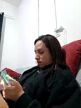 ofjuliaa online show from May 14, 2026, 12:56 pm