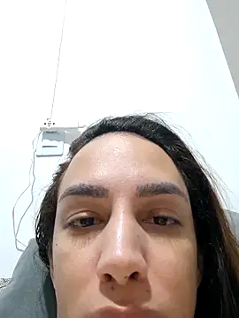 ofjuliaa online show from May 23, 2026, 12:09 pm
