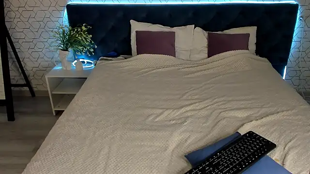 desiree doll online show from March 2, 2026, 5:08 am