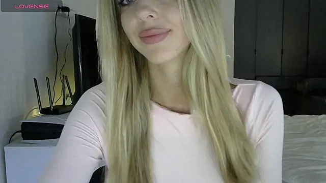Snapshot of LizaSweetyq chatting on April 24, 2026, 11:01 am LizaSweetyq online show from April 24, 2026, 11:01 am