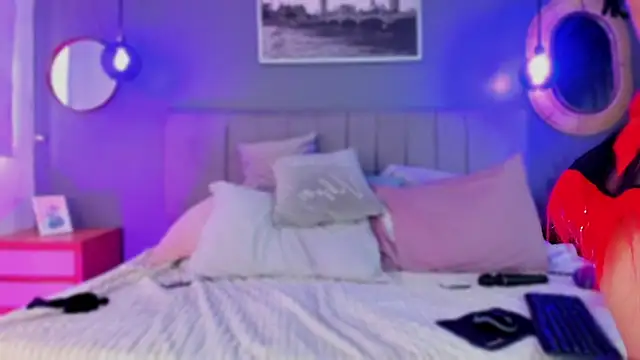 Nathalia stone  online show from March 28, 2026, 4:06 pm