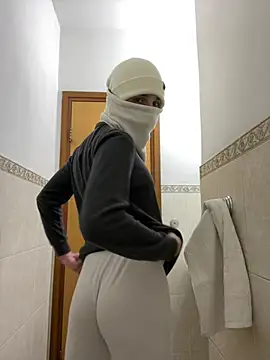 petiteyanel online show from January 10, 2026, 7:04 pm