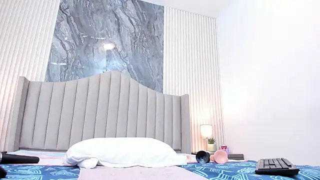 Elaine Stark online show from January 11, 2026, 3:44 am