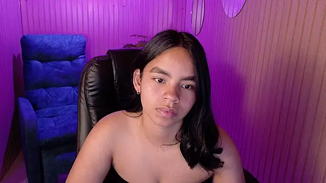 SofiaMante  online show from April 22, 2026, 9:38 pm