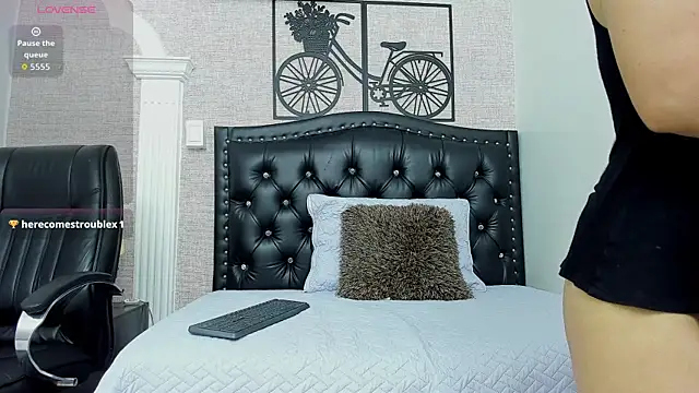 Riley Reid Milf online show from January 19, 2026, 12:42 pm