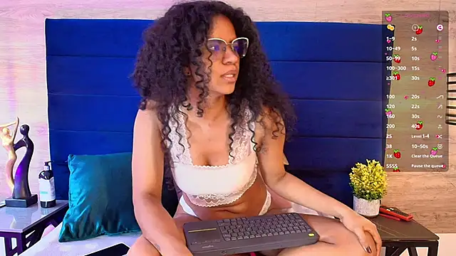 Snapshot of Ellie-Alves chatting on February 16, 2026, 4:14 pm Ellie-Alves online show from February 16, 2026, 4:14 pm