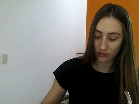 Noracherry online show from February 5, 2026, 11:37 am