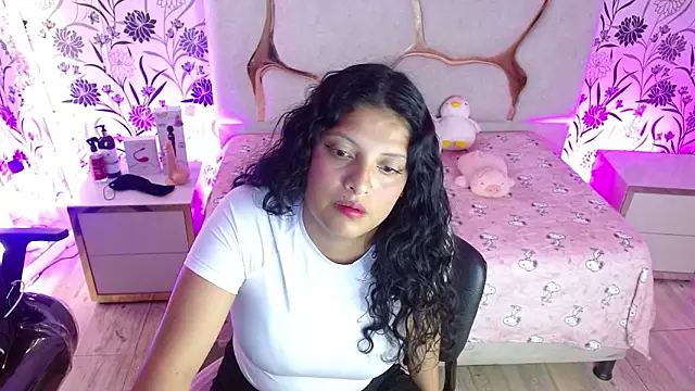 TATTI TAY online show from February 18, 2026, 7:32 pm