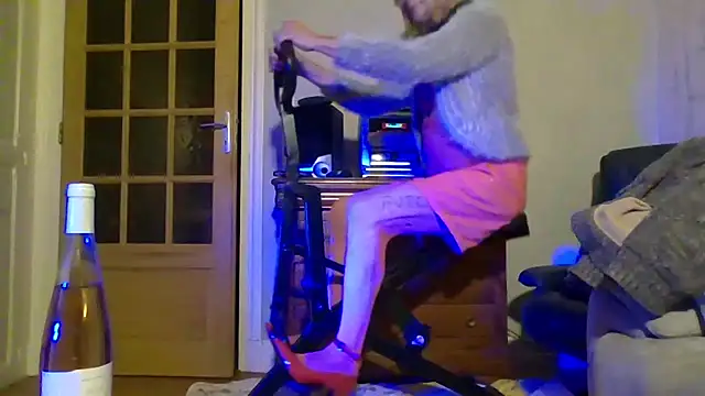 Helinetrav online show from January 18, 2026, 5:39 pm