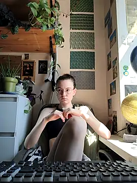 Snapshot of Shy_Bamby chatting on July 16, 2026, 9:59 am Shy Bamby online show from July 16, 2026, 9:59 am