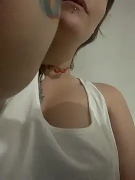 Casal HotBrisa online show from February 5, 2026, 3:11 am