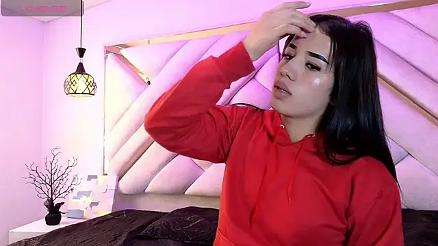 zoevg online show from April 21, 2026, 1:06 pm