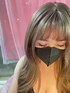 -Violet-t online show from April 3, 2026, 7:39 am