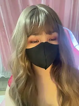 -Violet-t online show from May 19, 2026, 1:06 pm