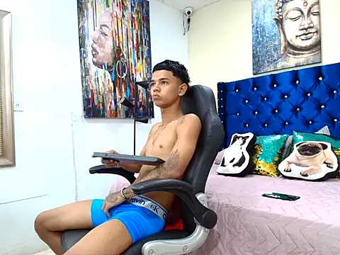 angelcutexx18 online show from April 23, 2026, 8:11 pm