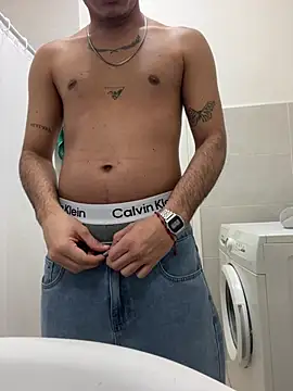 Yourmxnn online show from March 4, 2026, 7:09 pm