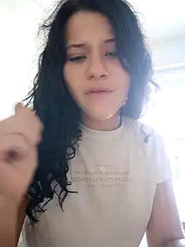 Snapshot of mmelit4 chatting on February 8, 2026, 5:05 pm mmelit4 online show from February 8, 2026, 5:05 pm