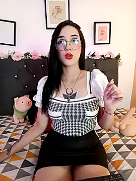 RoseNyx online show from February 6, 2026, 8:45 pm