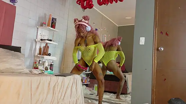 DaniaMarcell online show from March 21, 2026, 5:01 am