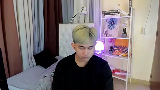 davincihugecock online show from April 19, 2026, 6:10 pm