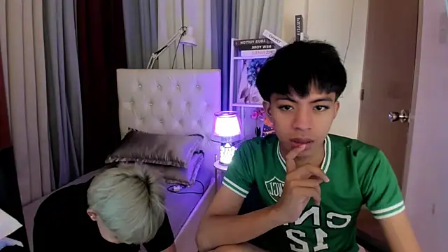 davincihugecock online show from April 21, 2026, 5:28 pm