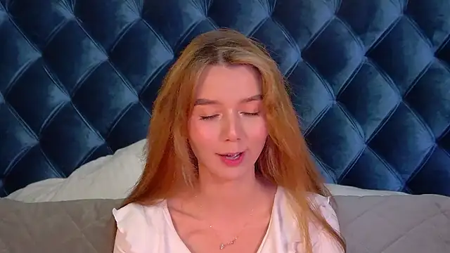 VanessaVienne online show from February 27, 2026, 4:07 pm