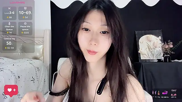 Snapshot of Queenbb88 chatting on July 12, 2026, 11:34 am Queenbb88 online show from July 12, 2026, 11:34 am